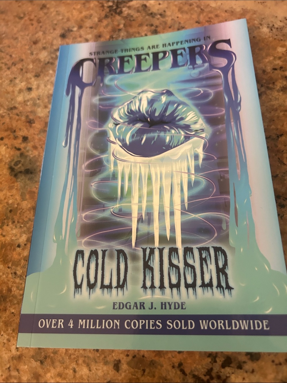 3 creeper books brand new, cold kisser, the scarecrow, and the gravedigger - Picture 2 of 7